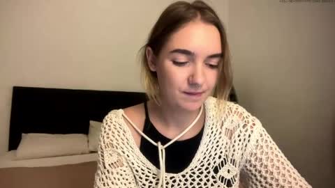 Snapshot of roxysweetdream chatting on 04-29-26, 01:48 Roxy online show from 04-29-26, 01:48