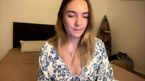 Snapshot of roxysweetdream chatting on 04-30-26, 02:23 Roxy online show from 04-30-26, 02:23
