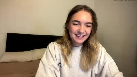 Snapshot of roxysweetdream chatting on 05-01-26, 12:43 Roxy online show from 05-01-26, 12:43