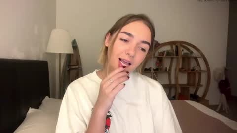 Snapshot of roxysweetdream chatting on 05-12-26, 03:09 Roxy online show from 05-12-26, 03:09