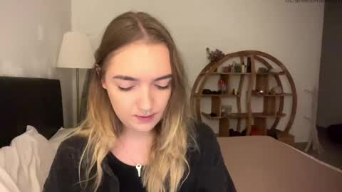 Snapshot of roxysweetdream chatting on 05-14-26, 03:08 Roxy online show from 05-14-26, 03:08