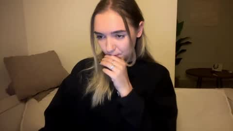 Snapshot of roxysweetdream chatting on 06-07-26, 12:42 Roxy online show from 06-07-26, 12:42