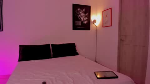 Snapshot of roxyy_x chatting on 02-21-25, 09:54 val online show from 02-21-25, 09:54