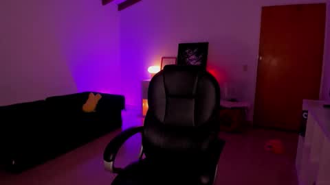 Snapshot of roxyy_x chatting on 02-12-26, 11:44 val online show from 02-12-26, 11:44