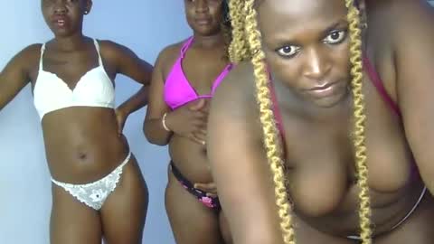 Snapshot of royal_goddes chatting on 12-18-24, 03:26 goddes online show from 12-18-24, 03:26