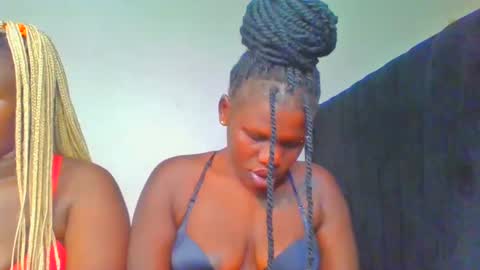 Snapshot of royal_goddes chatting on 03-05-25, 02:25 goddes online show from 03-05-25, 02:25