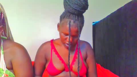 Snapshot of royal_goddes chatting on 03-08-25, 05:59 goddes online show from 03-08-25, 05:59