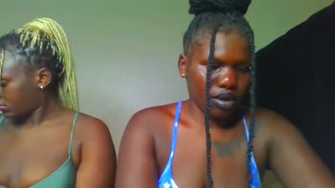 Snapshot of royal_goddes chatting on 03-08-25, 01:36 goddes online show from 03-08-25, 01:36
