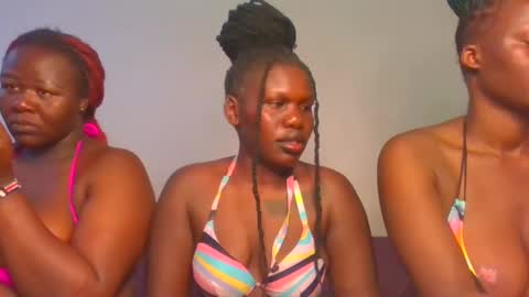 Snapshot of royal_goddes chatting on 03-12-25, 02:09 goddes online show from 03-12-25, 02:09