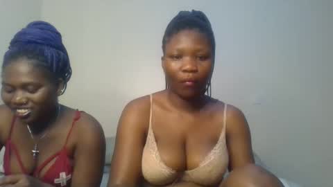 Snapshot of royal_goddes chatting on 09-16-25, 06:42 goddes online show from 09-16-25, 06:42