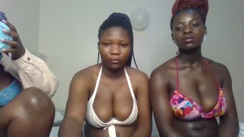 Snapshot of royal_goddes chatting on 09-23-25, 02:03 goddes online show from 09-23-25, 02:03