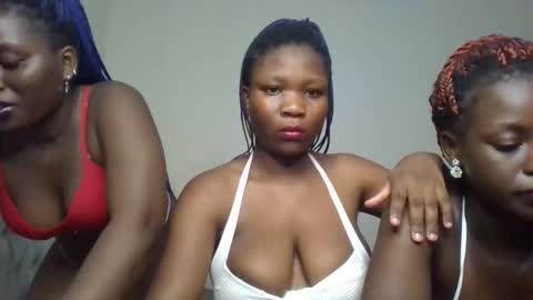 Snapshot of royal_goddes chatting on 09-26-25, 02:37 goddes online show from 09-26-25, 02:37