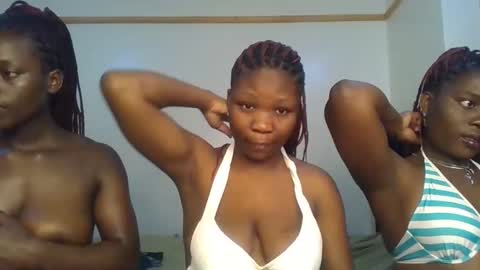 Snapshot of royal_goddes chatting on 10-11-25, 09:30 goddes online show from 10-11-25, 09:30