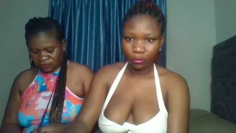 Snapshot of royal_goddes chatting on 10-17-25, 09:28 goddes online show from 10-17-25, 09:28