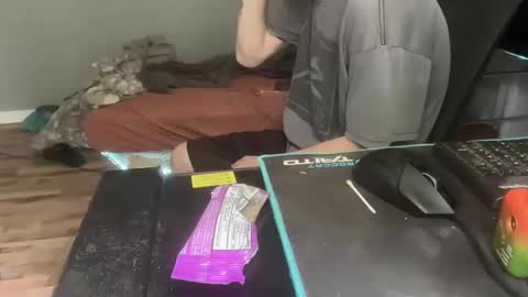 Snapshot of royalty13m chatting on 09-20-25, 06:20 Royalty13m online show from 09-20-25, 06:20