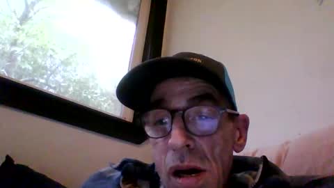 Snapshot of royboy2561 chatting on 11-06-25, 12:11 Roy Murrin online show from 11-06-25, 12:11