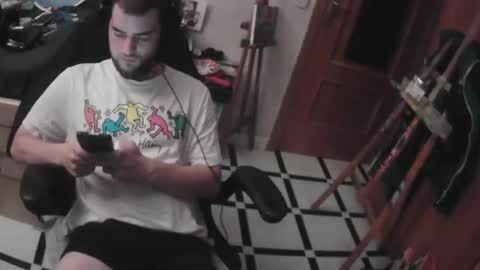 Snapshot of royer04 chatting on 10-10-25, 02:10 royer04 online show from 10-10-25, 02:10