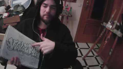 Snapshot of royer04 chatting on 11-25-25, 01:49 royer04 online show from 11-25-25, 01:49