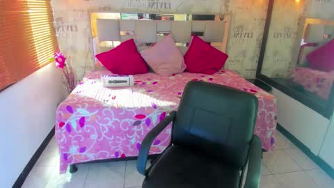   online show from 11-08-25, 01:22