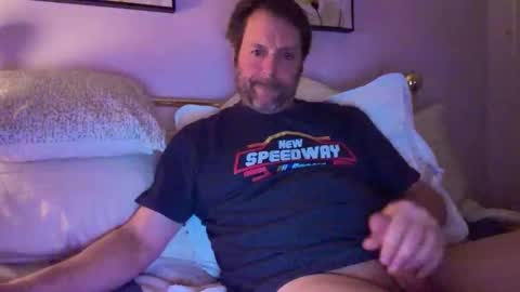 Snapshot of rtrmoney18 chatting on 12-15-25, 01:32 rtrmoney18 online show from 12-15-25, 01:32