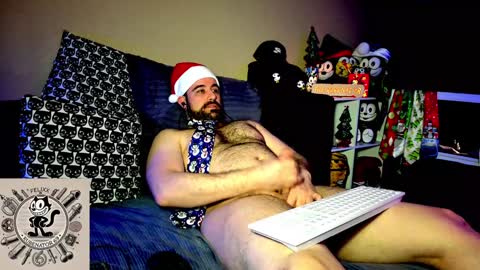 Snapshot of rubenator69 chatting on 12-25-24, 02:46 Ruben online show from 12-25-24, 02:46