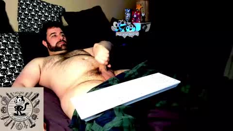 Snapshot of rubenator69 chatting on 10-01-25, 01:17 Ruben online show from 10-01-25, 01:17