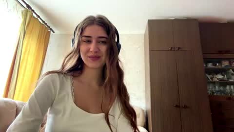 Snapshot of rubiegoosen chatting on 07-24-26, 10:24 Mia online show from 07-24-26, 10:24