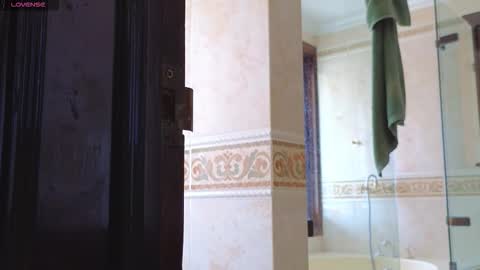 Snapshot of rubijasper18 chatting on 03-26-26, 03:17 Rubi online show from 03-26-26, 03:17