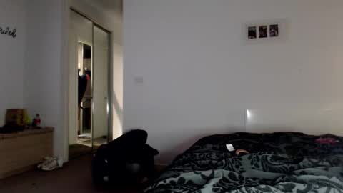 Snapshot of rubix_cubez chatting on 12-14-25, 01:16 Rubix cubez online show from 12-14-25, 01:16