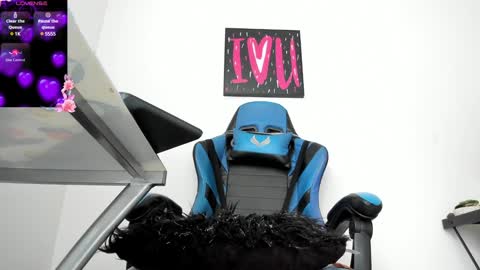 Snapshot of ruby_amor chatting on 12-30-24, 07:11 RUBY online show from 12-30-24, 07:11