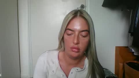 Snapshot of rubyredxxxoxxx chatting on 02-15-25, 02:22 rubyredxxxoxxx online show from 02-15-25, 02:22