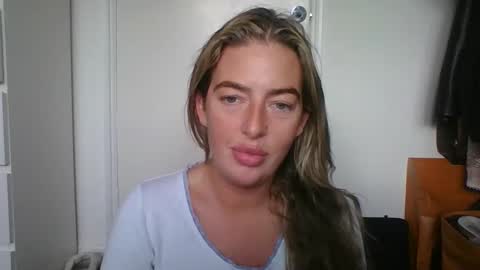 Snapshot of rubyredxxxoxxx chatting on 10-06-25, 07:17 rubyredxxxoxxx online show from 10-06-25, 07:17