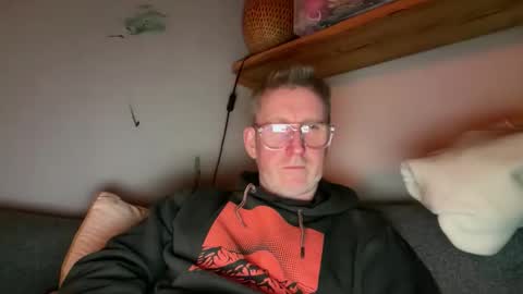 Snapshot of ruedog72 chatting on 10-12-25, 02:10 ruedog72 online show from 10-12-25, 02:10