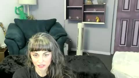Rue Hallow online show from 06-27-26, 08:47
