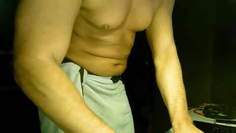 Chico que rico Caliente online show from 02-13-25, 02:01