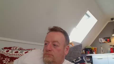 Snapshot of runepetter chatting on 03-05-26, 09:27 bignorwegian online show from 03-05-26, 09:27