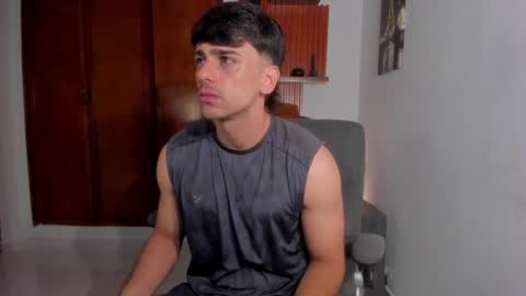 Snapshot of russ_w8 chatting on 03-11-25, 12:39 Russ online show from 03-11-25, 12:39