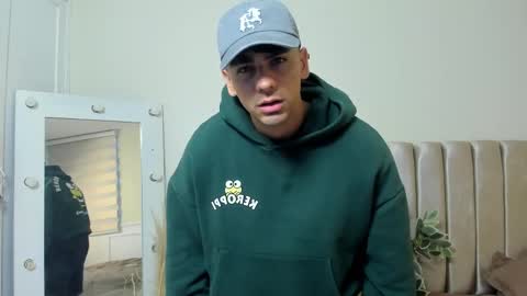 Snapshot of russ_w8 chatting on 09-17-25, 10:50 Russ online show from 09-17-25, 10:50