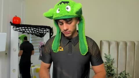 Snapshot of russ_w8 chatting on 09-23-25, 11:13 Russ online show from 09-23-25, 11:13