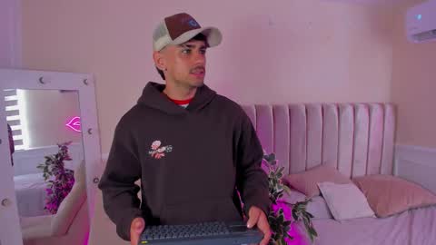 Snapshot of russ_w8 chatting on 03-13-26, 08:48 Russ online show from 03-13-26, 08:48