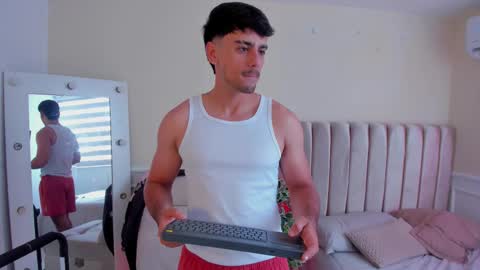 Snapshot of russ_w8 chatting on 03-14-26, 07:08 Russ online show from 03-14-26, 07:08