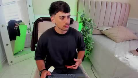 Snapshot of russ_w8 chatting on 03-15-26, 07:53 Russ online show from 03-15-26, 07:53