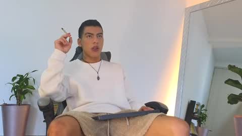  R U S S E L L  online show from 10-05-25, 11:30