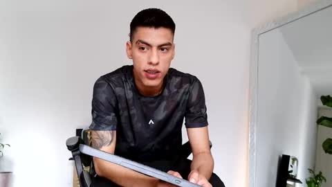  R U S S E L L  online show from 10-12-25, 09:14