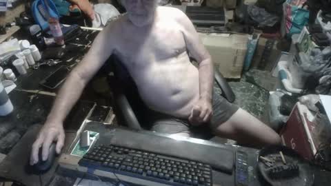 Snapshot of russtenail21 chatting on 09-22-25, 04:31 Russtenail21 online show from 09-22-25, 04:31