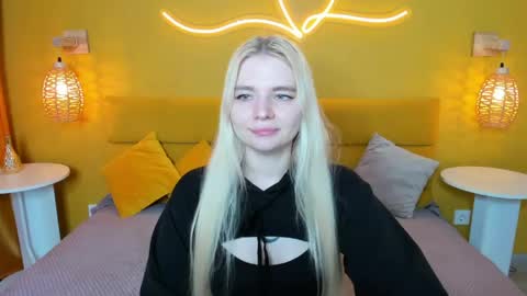 Snapshot of ruthbryant chatting on 05-17-26, 01:03 ruthbryant online show from 05-17-26, 01:03
