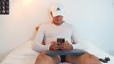 Snapshot of ryamcoast chatting on 11-03-25, 10:42 Sr Coast online show from 11-03-25, 10:42