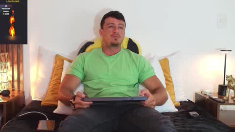 Snapshot of ryamcoast chatting on 01-10-26, 01:40 Sr Coast online show from 01-10-26, 01:40