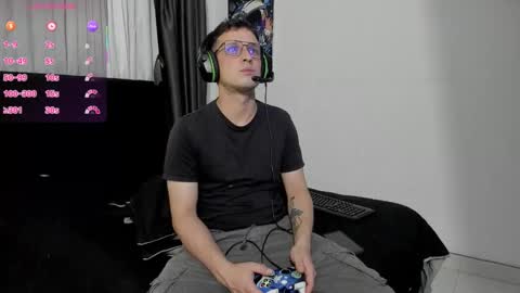 Snapshot of ryan15_ chatting on 11-06-25, 02:34 Ryan 15 online show from 11-06-25, 02:34