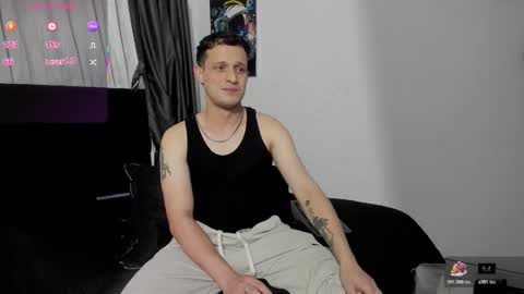 Snapshot of ryan15_ chatting on 11-17-25, 01:44 Ryan 15 online show from 11-17-25, 01:44